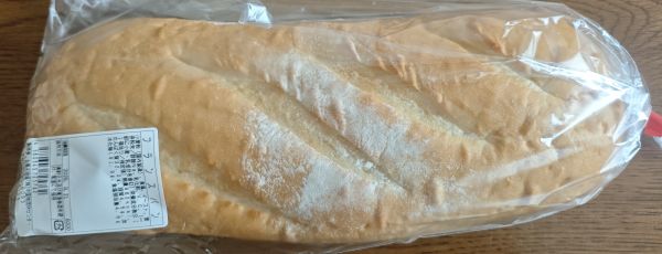 ラ・ムーで購入できる100円フランスパン