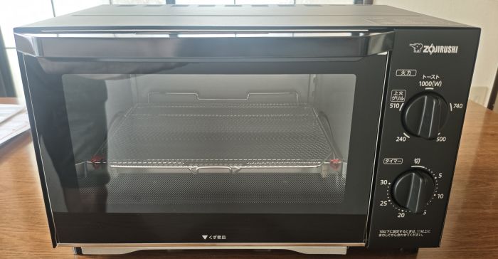 象印 こんがり倶楽部 EQ-AH22-BZ のスタイリッシュなマットブラックの外観